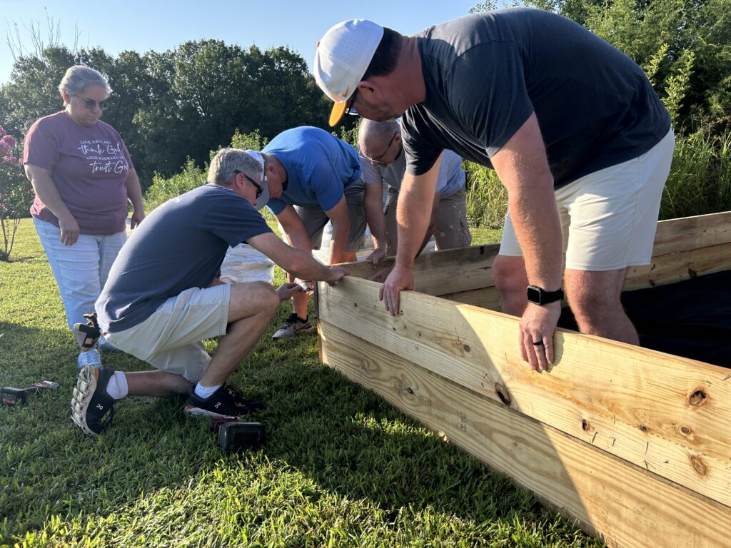 Peoples Bank of East Tennessee Helps Build 142nd Frontline Garden for Local Veteran 